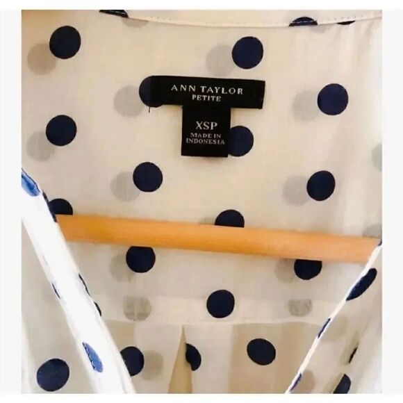 Ann Taylor Polka Dot Long Sleeve Lightweight Career Office  Stylish Blouse XSP - Picture 3 of 6